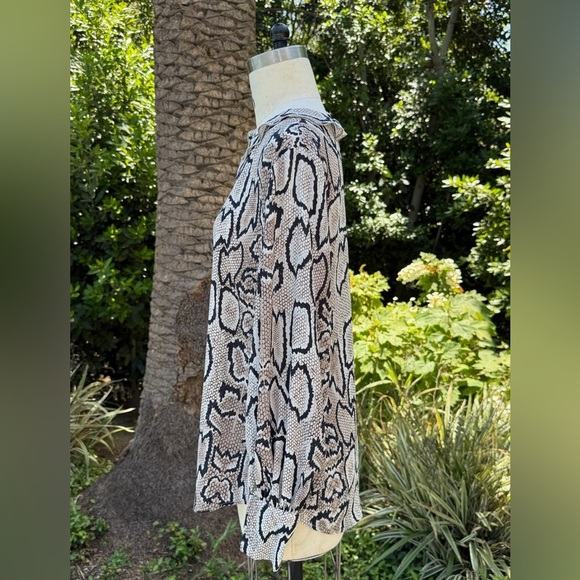 Cabi "Serpentine" split neck blouse - size M - Picture 2 of 4